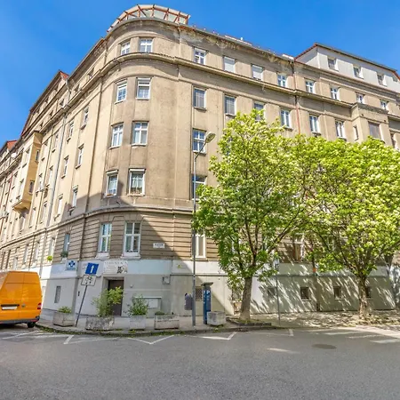 Lam Mockingbird - Terrace - Ac Apartment Bratislava